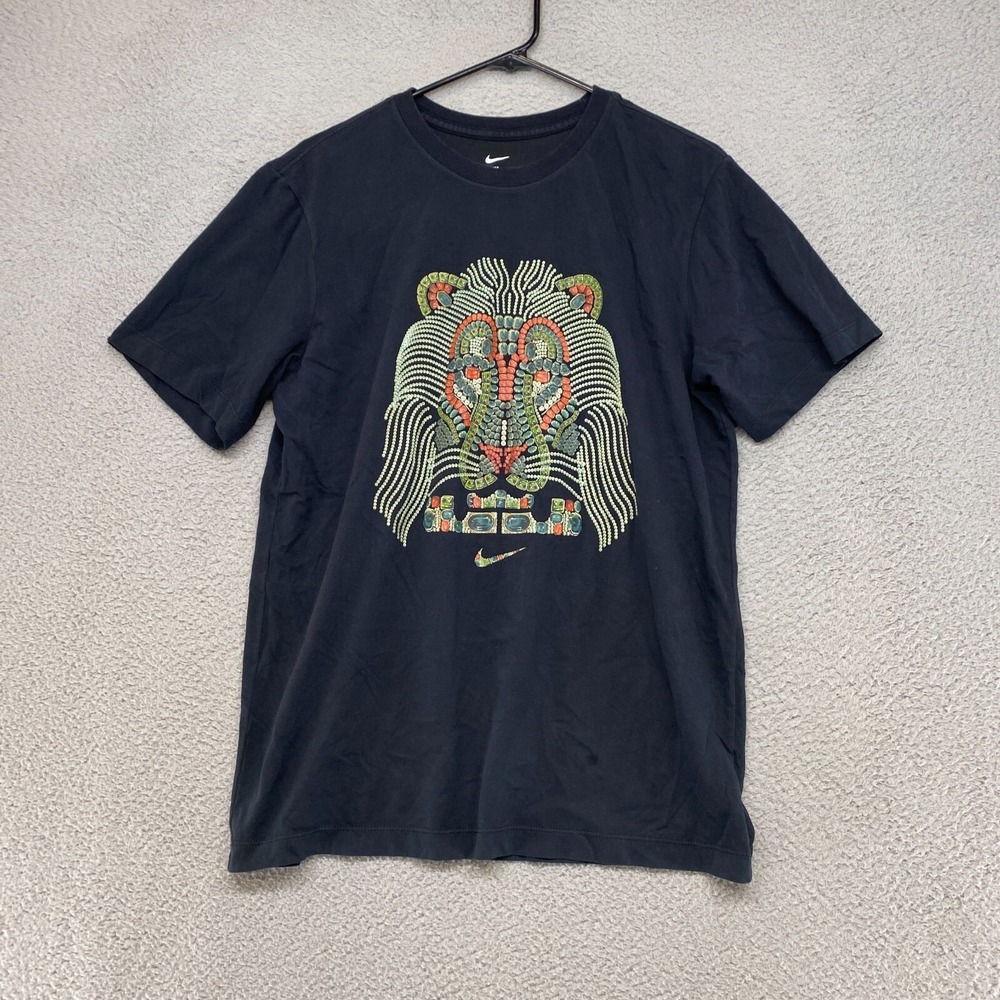 Nike T-Shirt‎ Mens Medium Lebron James Lion Strive for Greatness Mosaic Black*